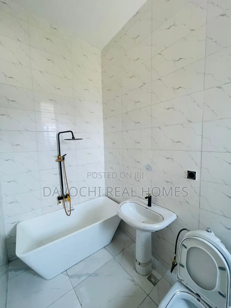 4bdrm Duplex in Ikota for rent in Ikota