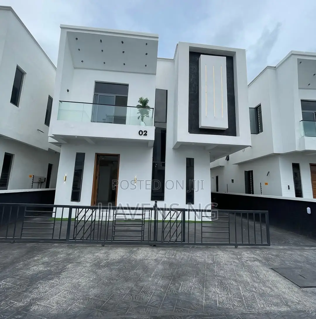 5bdrm Duplex in Idado for sale in Idado