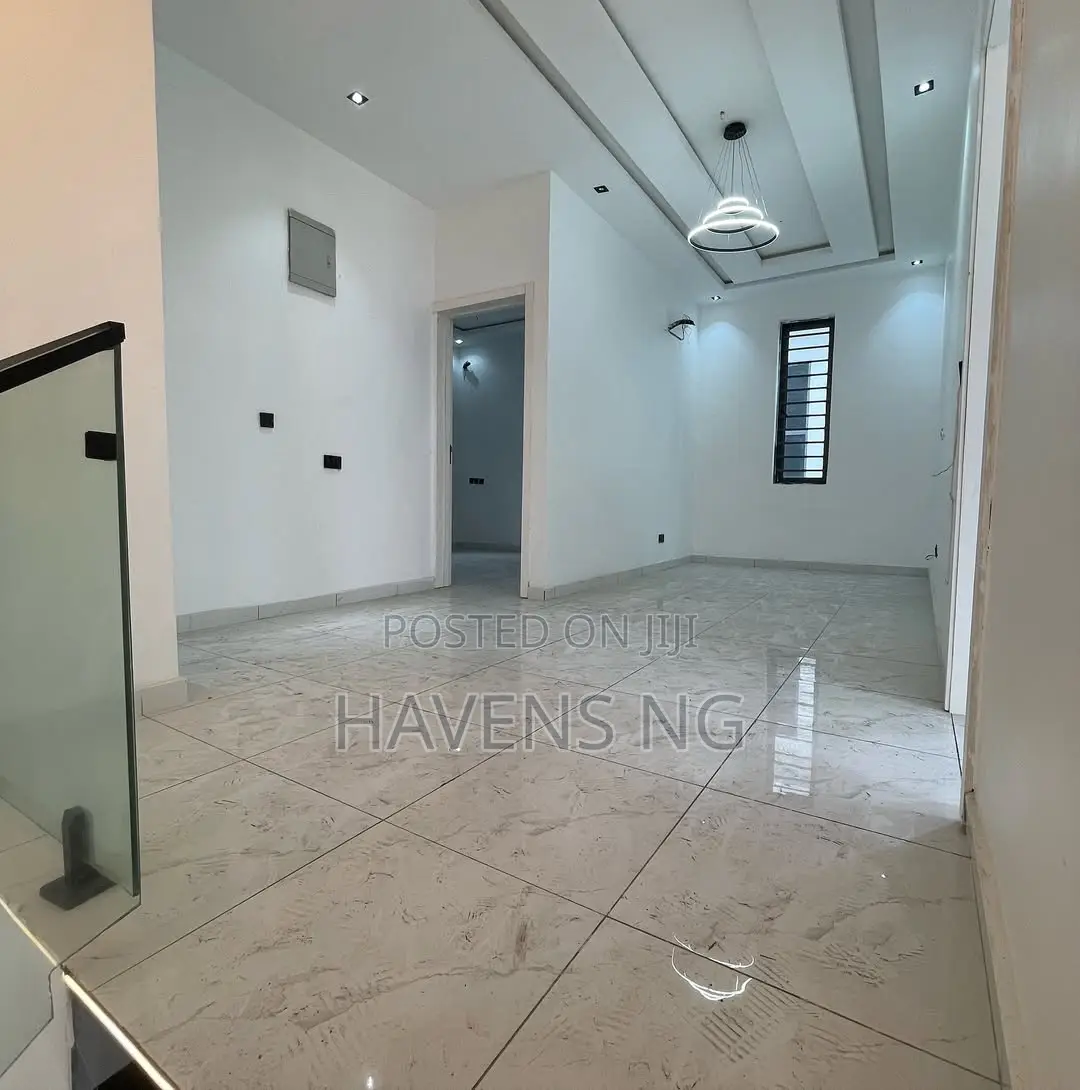 5bdrm Duplex in Idado for sale in Idado