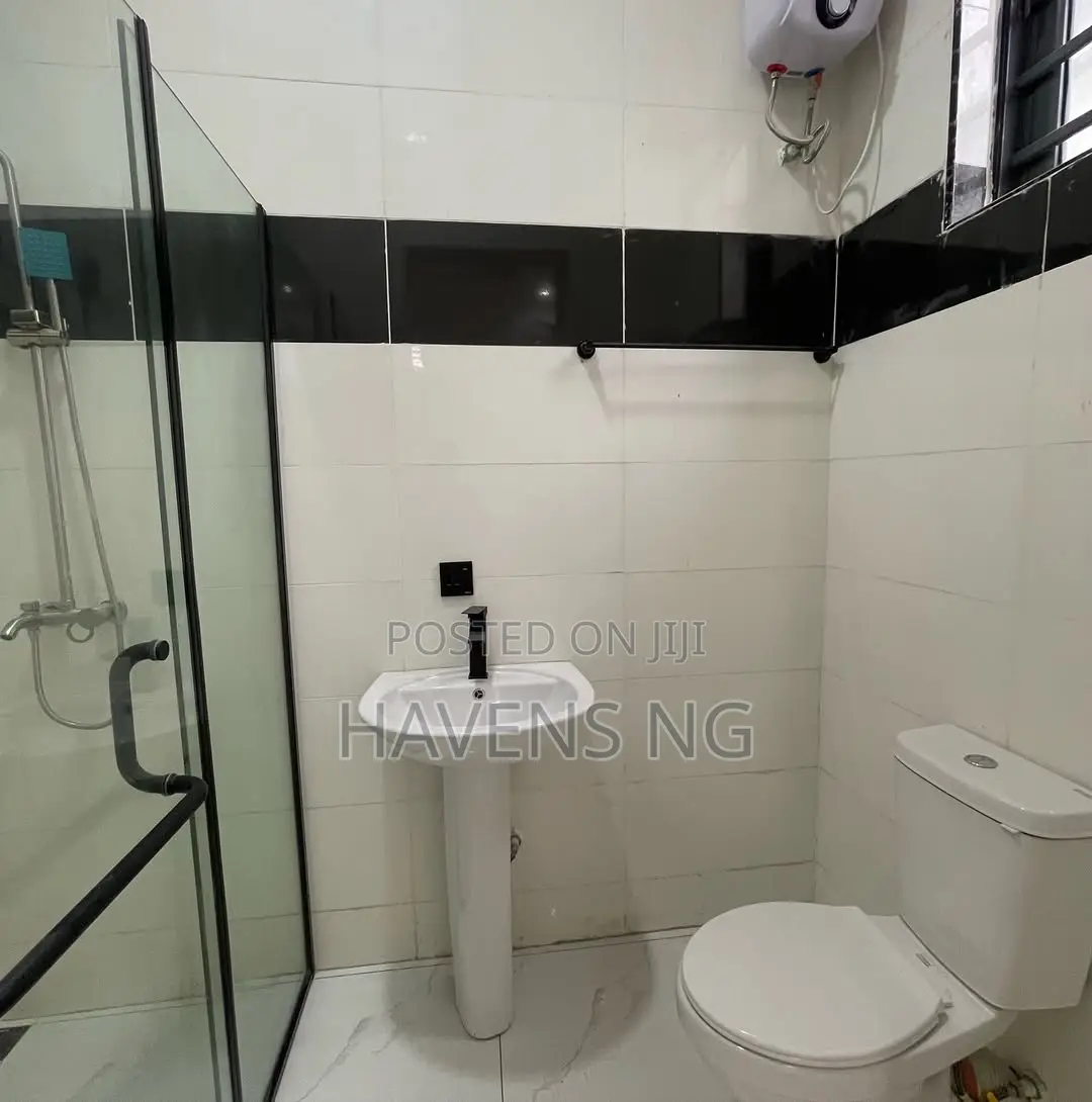 5bdrm Duplex in Idado for sale in Idado