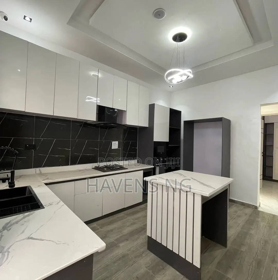 5bdrm Duplex in Idado for sale in Idado