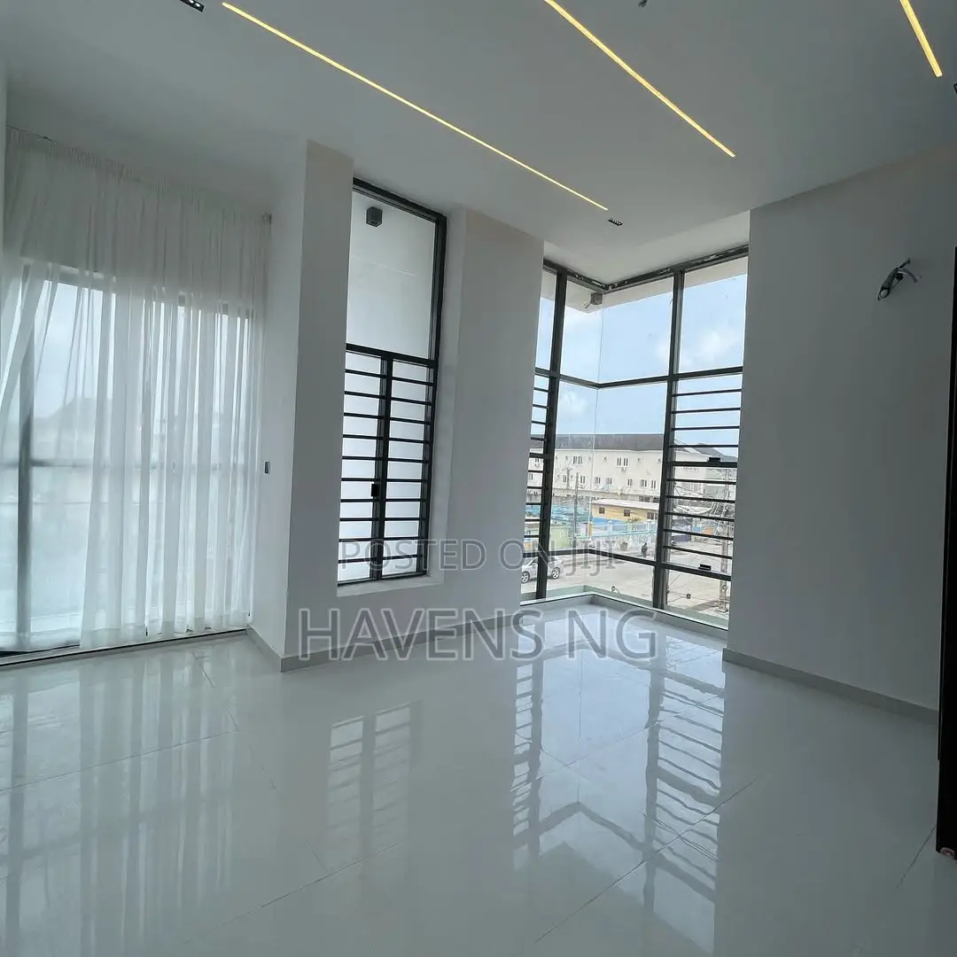 5bdrm Duplex in Idado for sale in Idado