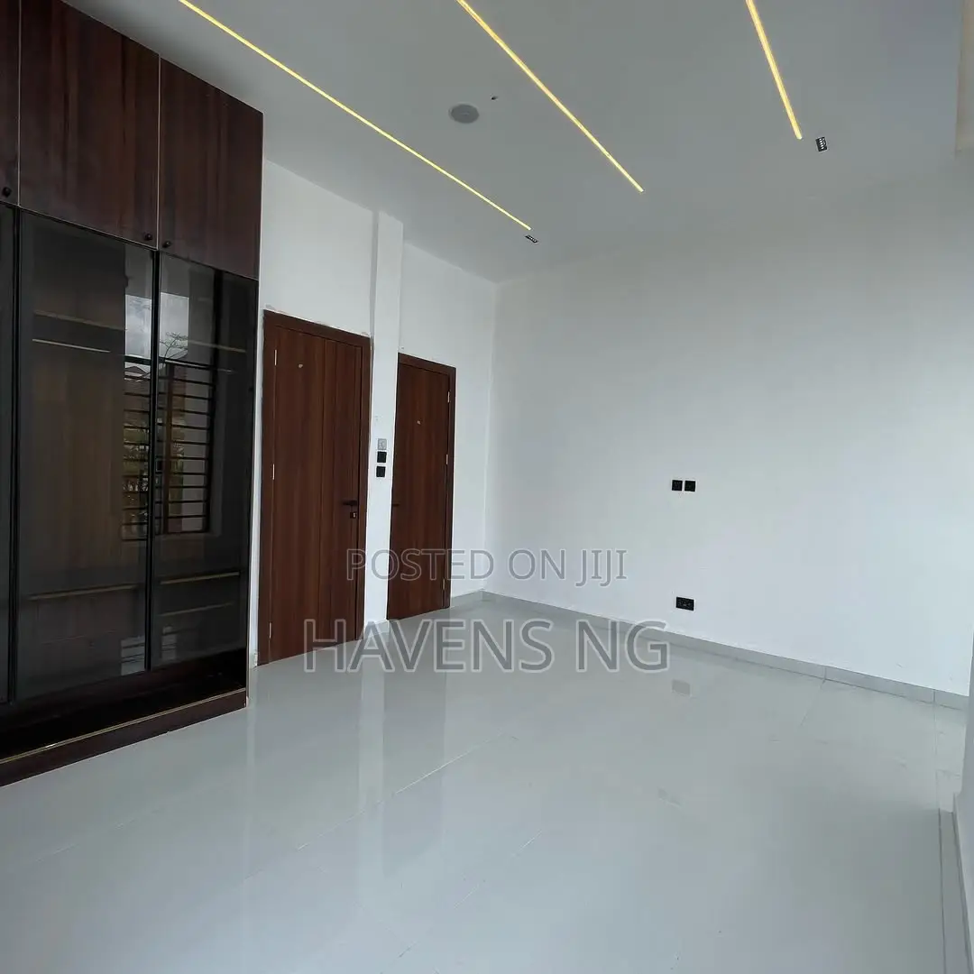5bdrm Duplex in Idado for sale in Idado