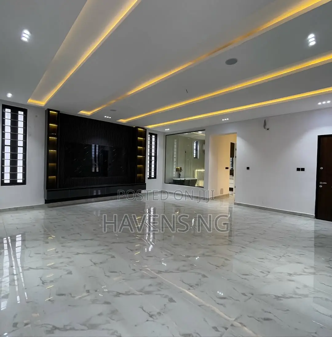 5bdrm Duplex in Idado for sale in Idado