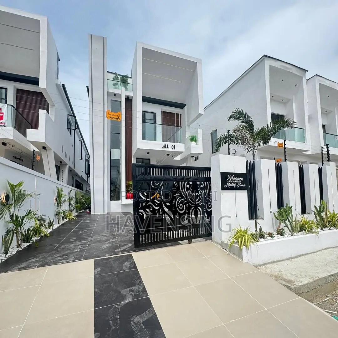 5bdrm Duplex in Ikota for sale in Ikota