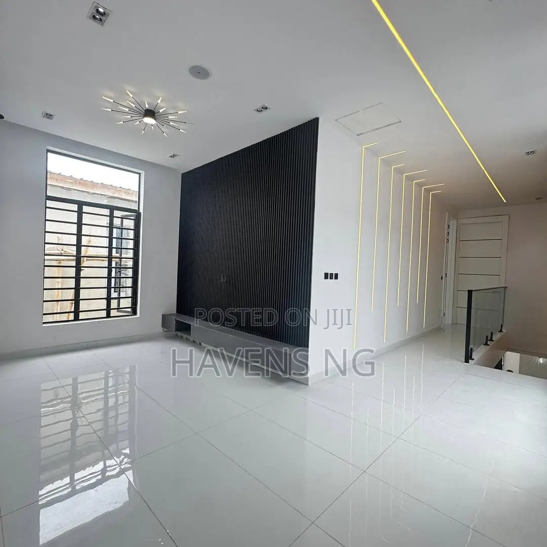 5bdrm Duplex in Ikota for sale in Ikota