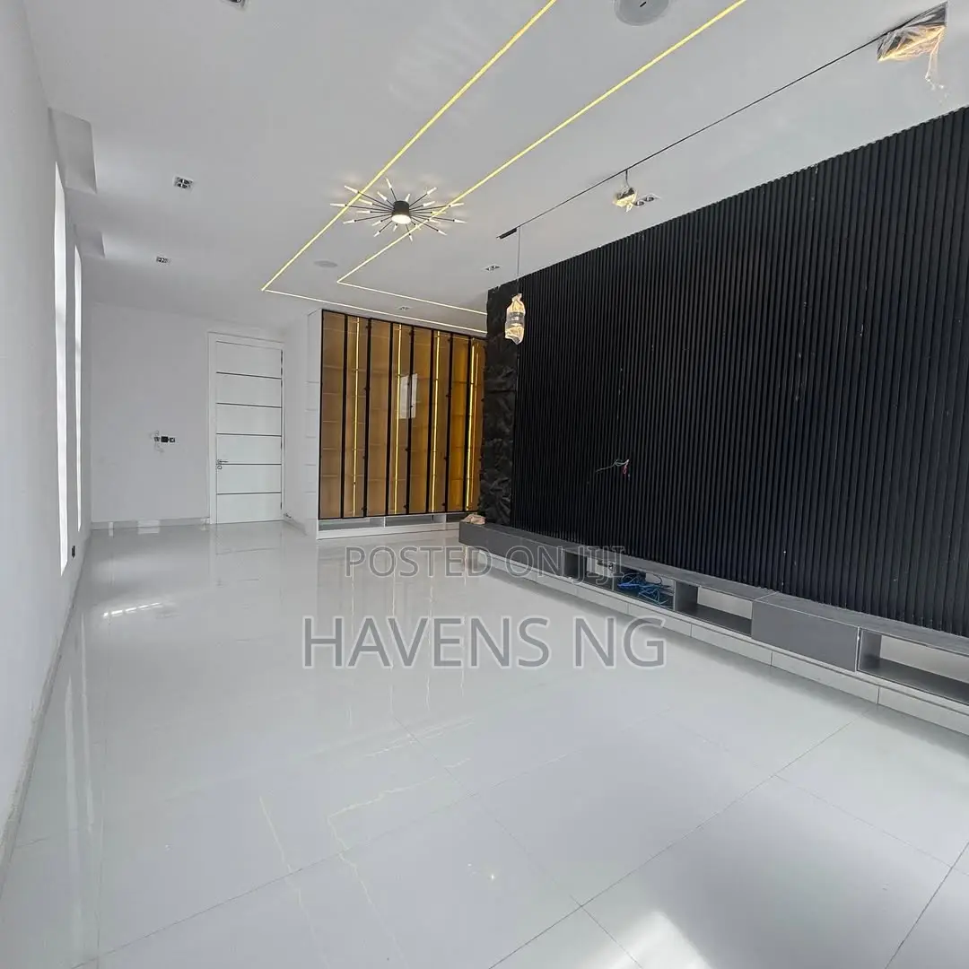 5bdrm Duplex in Ikota for sale in Ikota