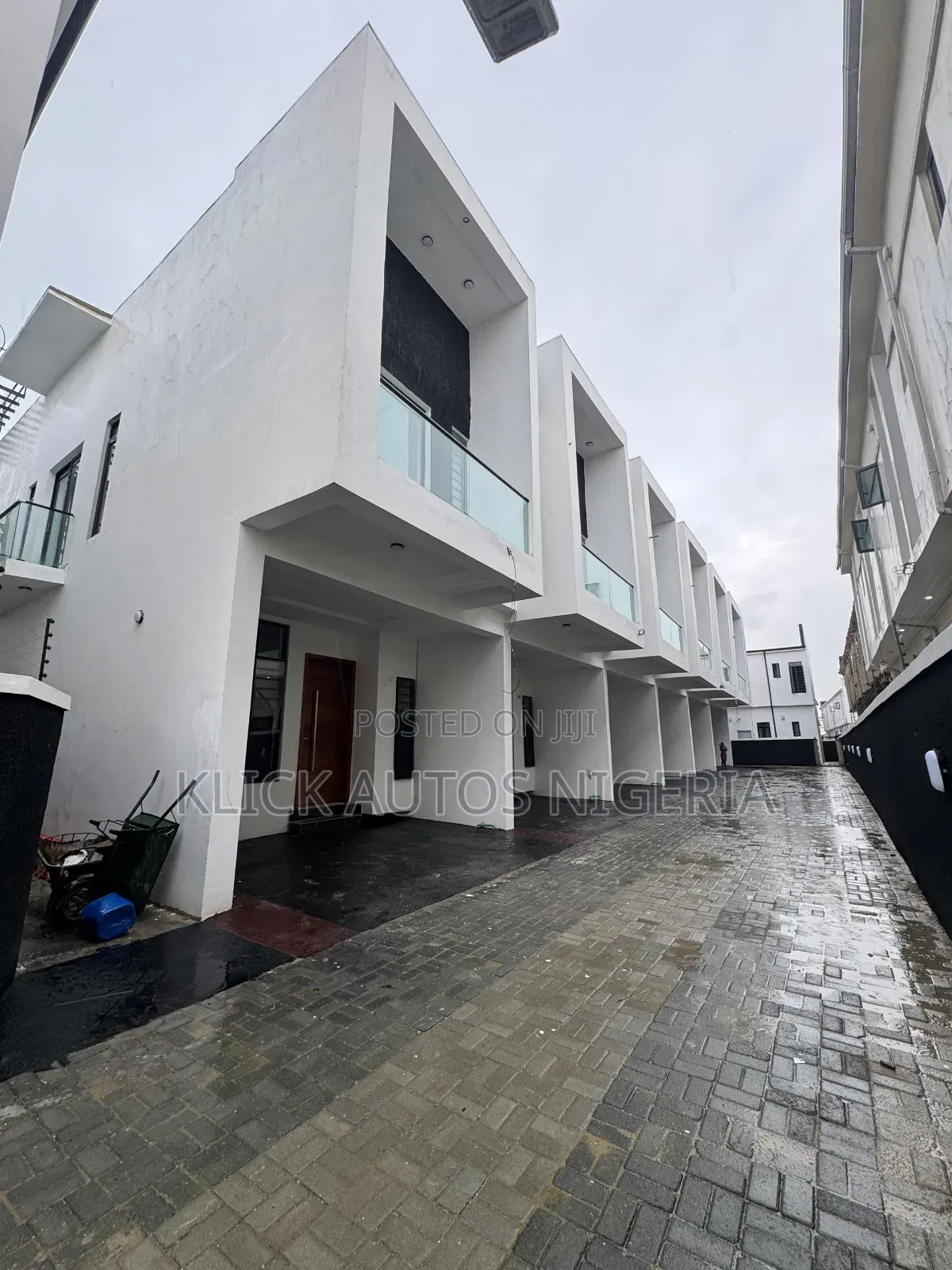 5bdrm Duplex in Ikota for sale in Ikota