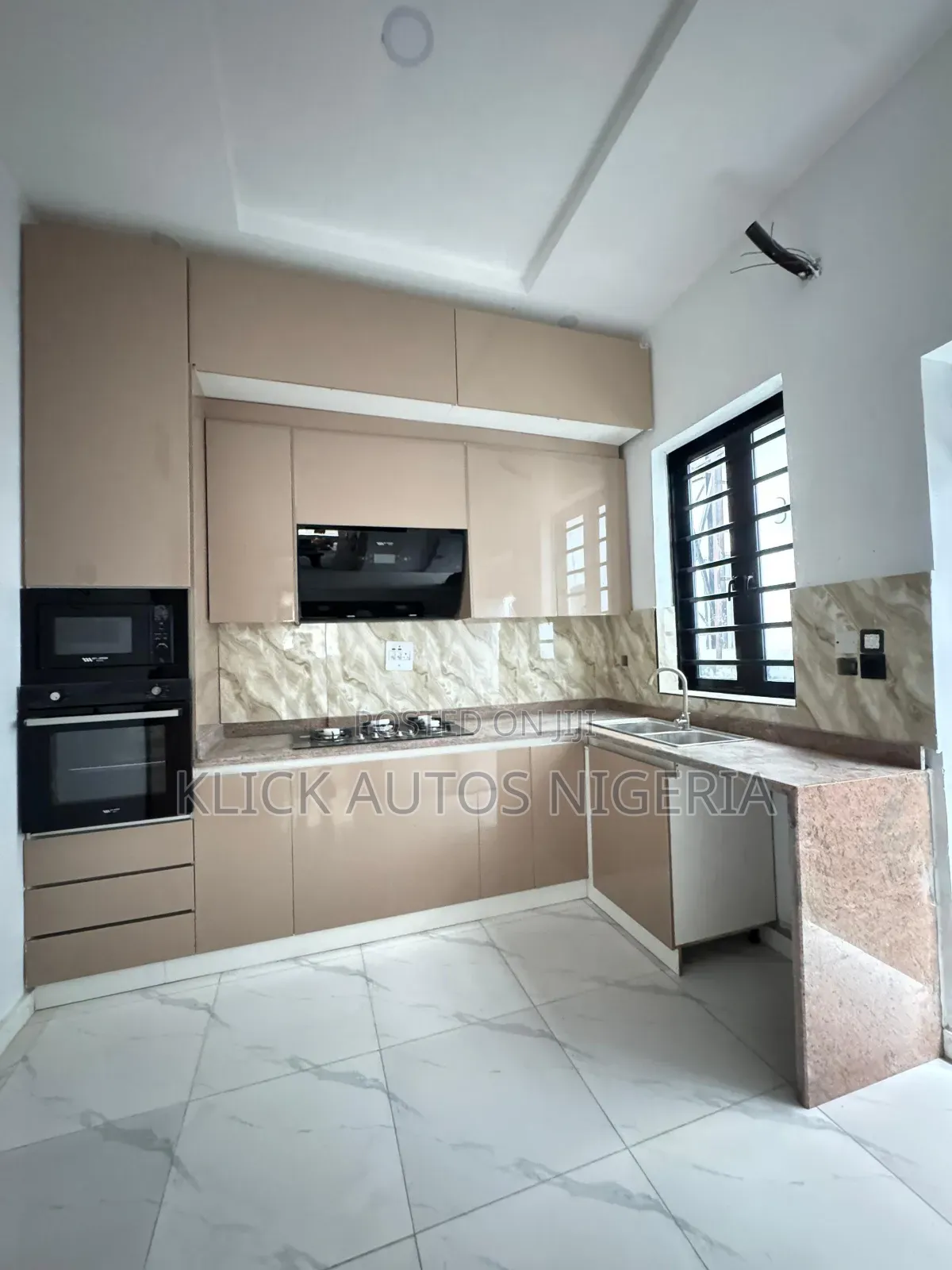 5bdrm Duplex in Ikota for sale in Ikota