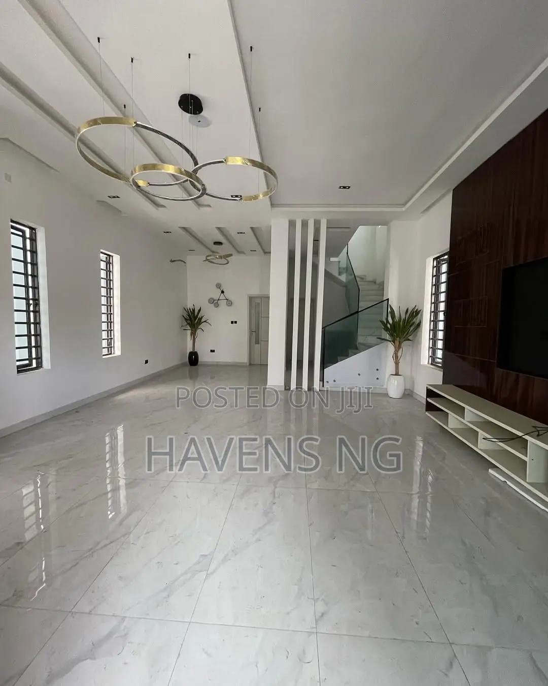 5bdrm Duplex in Chevron for sale in Chevron