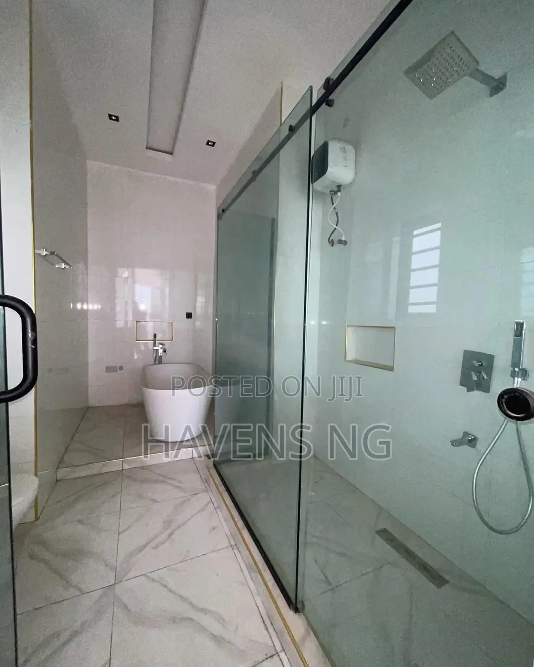 5bdrm Duplex in Chevron for sale in Chevron