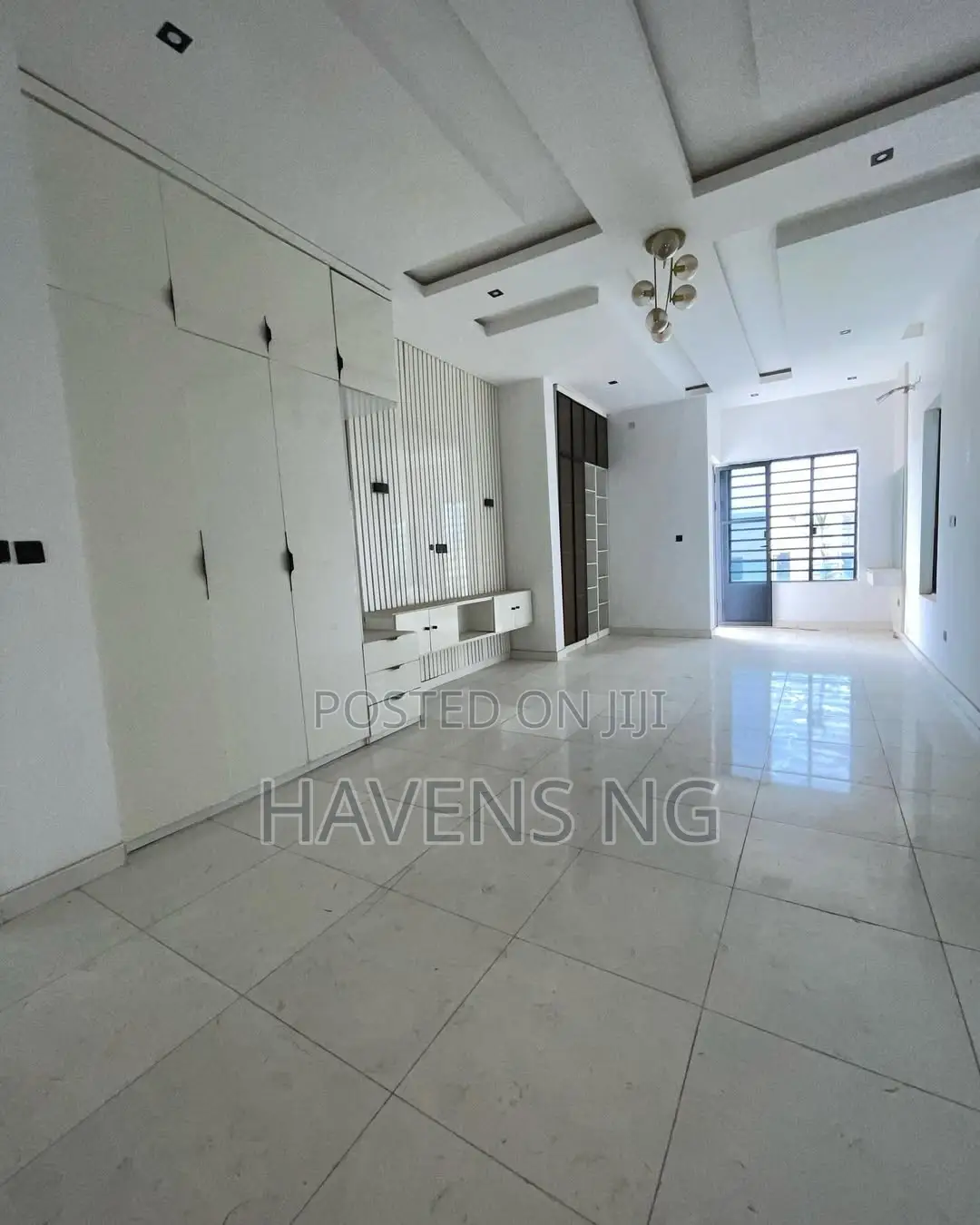 5bdrm Duplex in Chevron for sale in Chevron