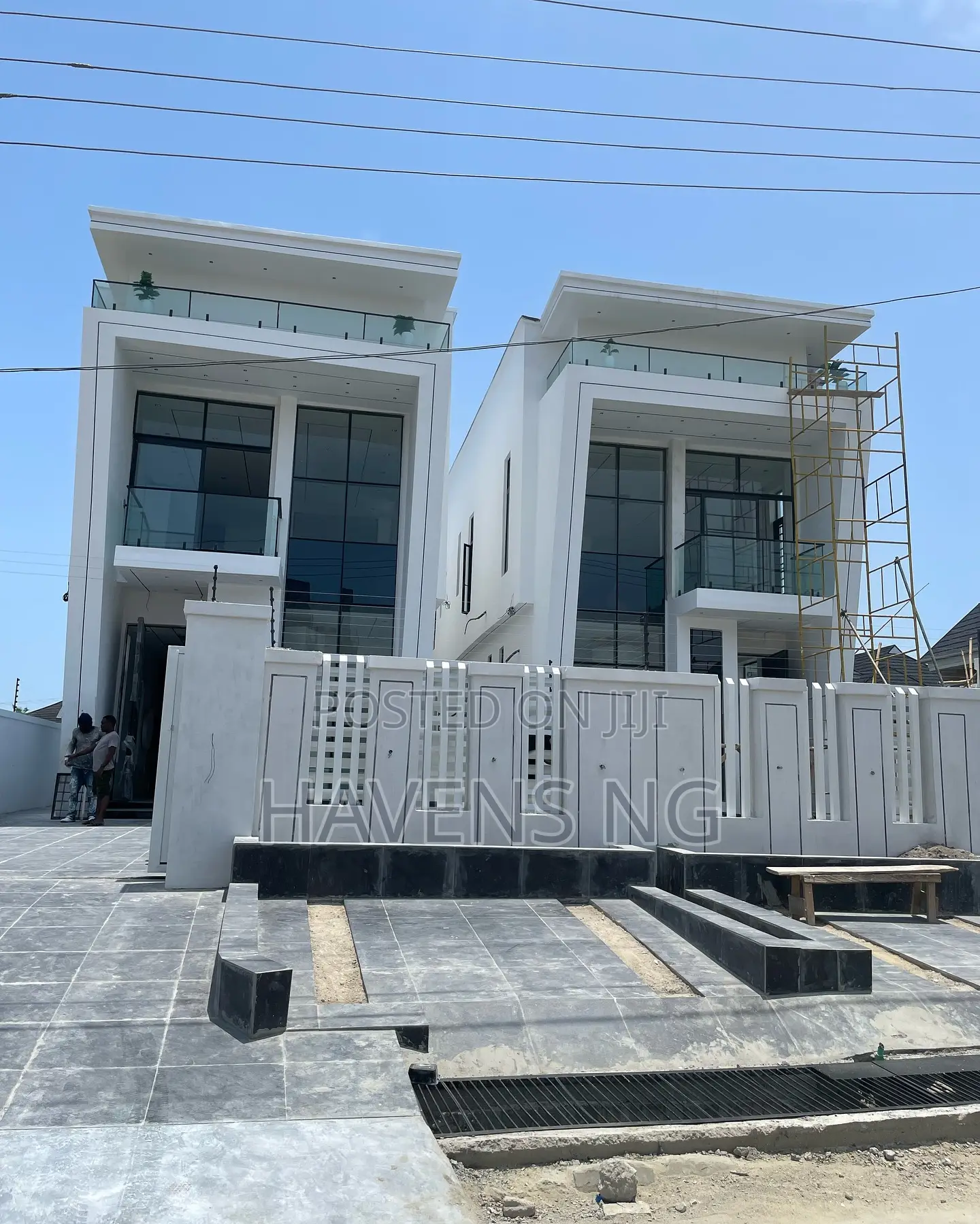 5bdrm Duplex in Chevron for sale in Chevron