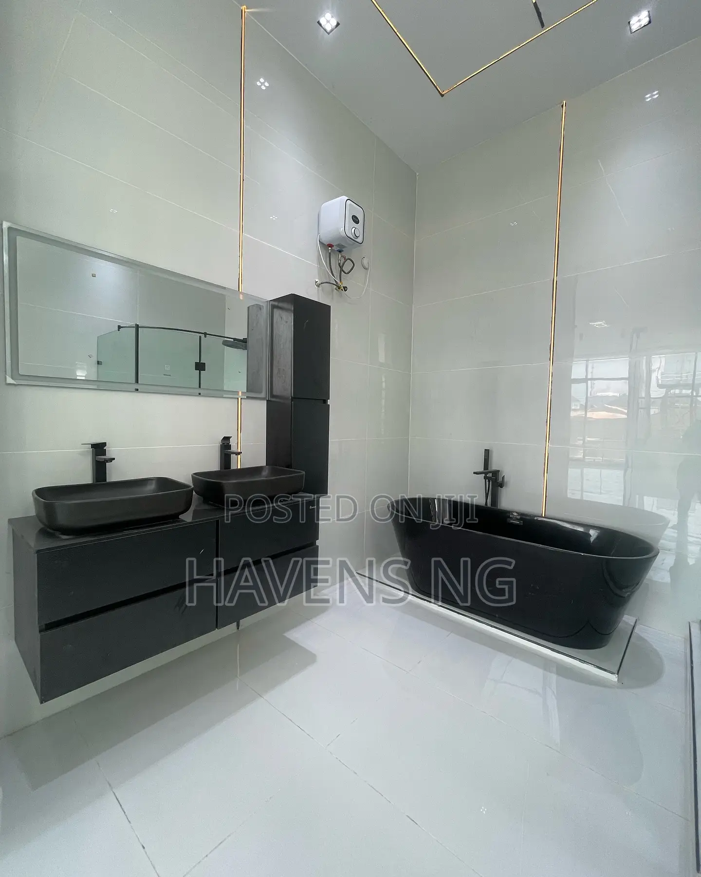 5bdrm Duplex in Chevron for sale in Chevron