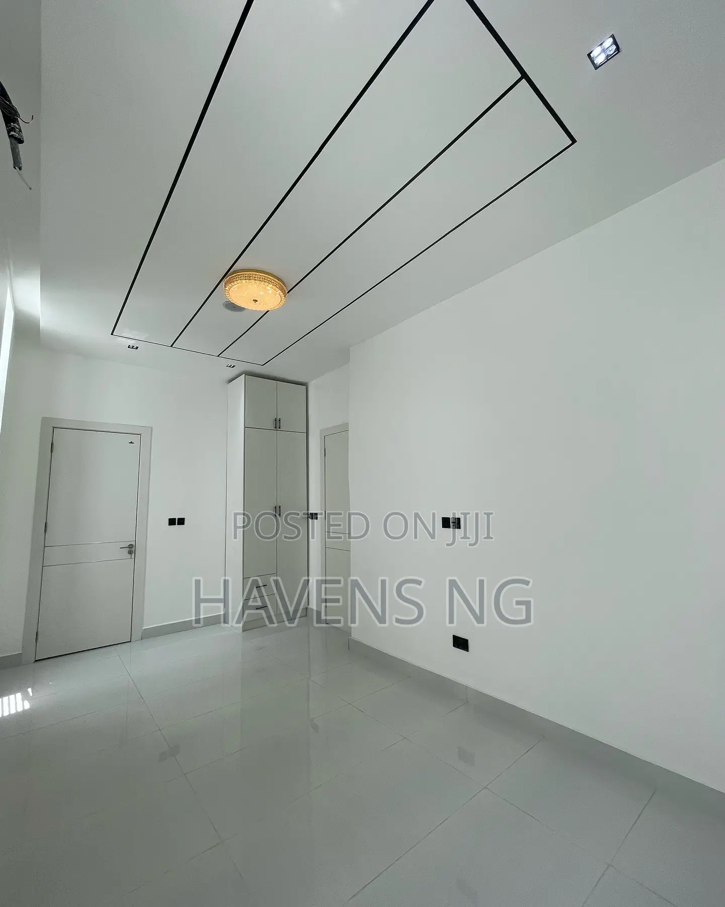 5bdrm Duplex in Chevron for sale in Chevron