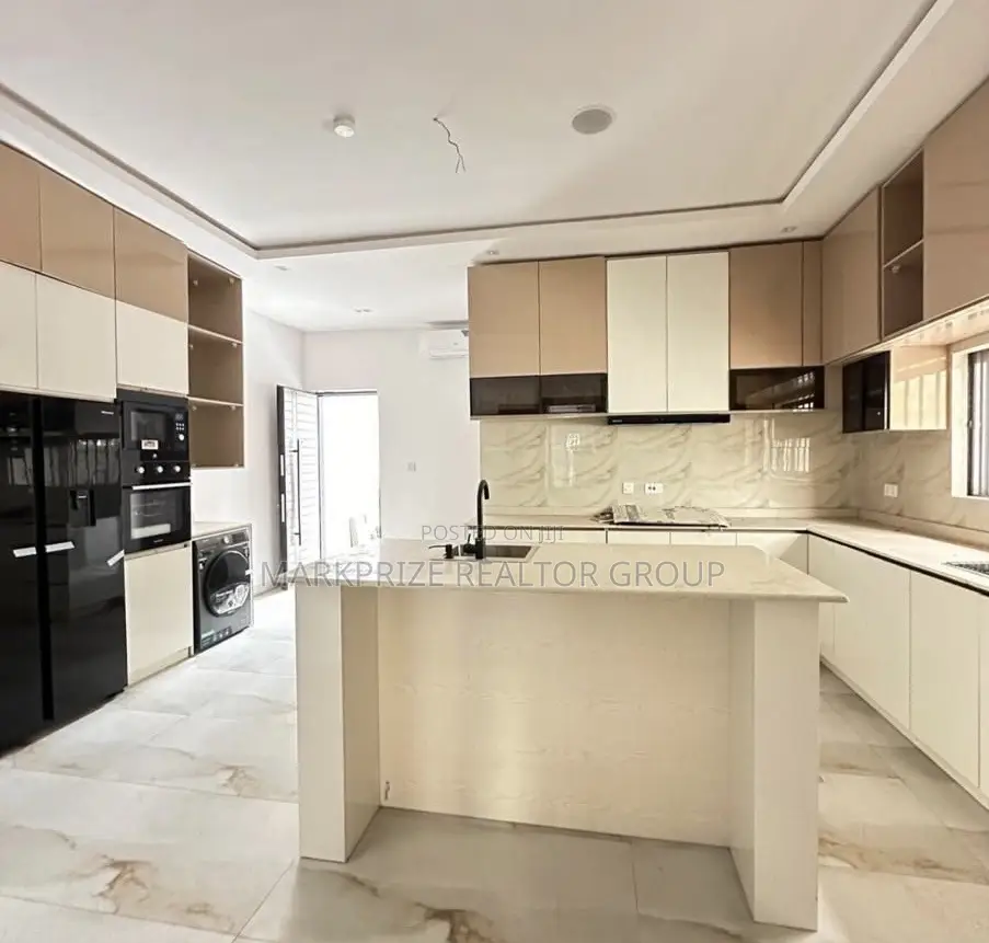 5bdrm Duplex in Lekki Phase 1 Lagos for sale in Lekki Phase 1