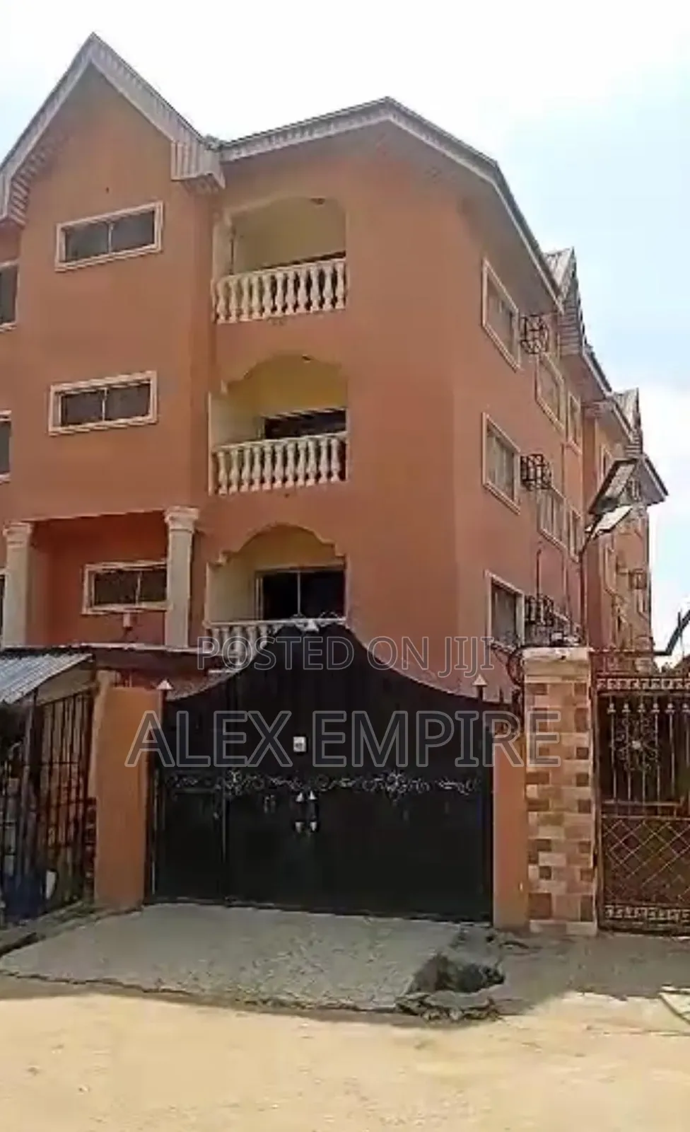 3bdrm Block of Flats in Ago Palace for sale in Ago Palace