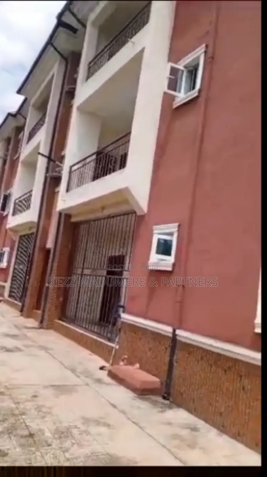 9bdrm Block of Flats in Naze Owerri Imo for sale in Owerri