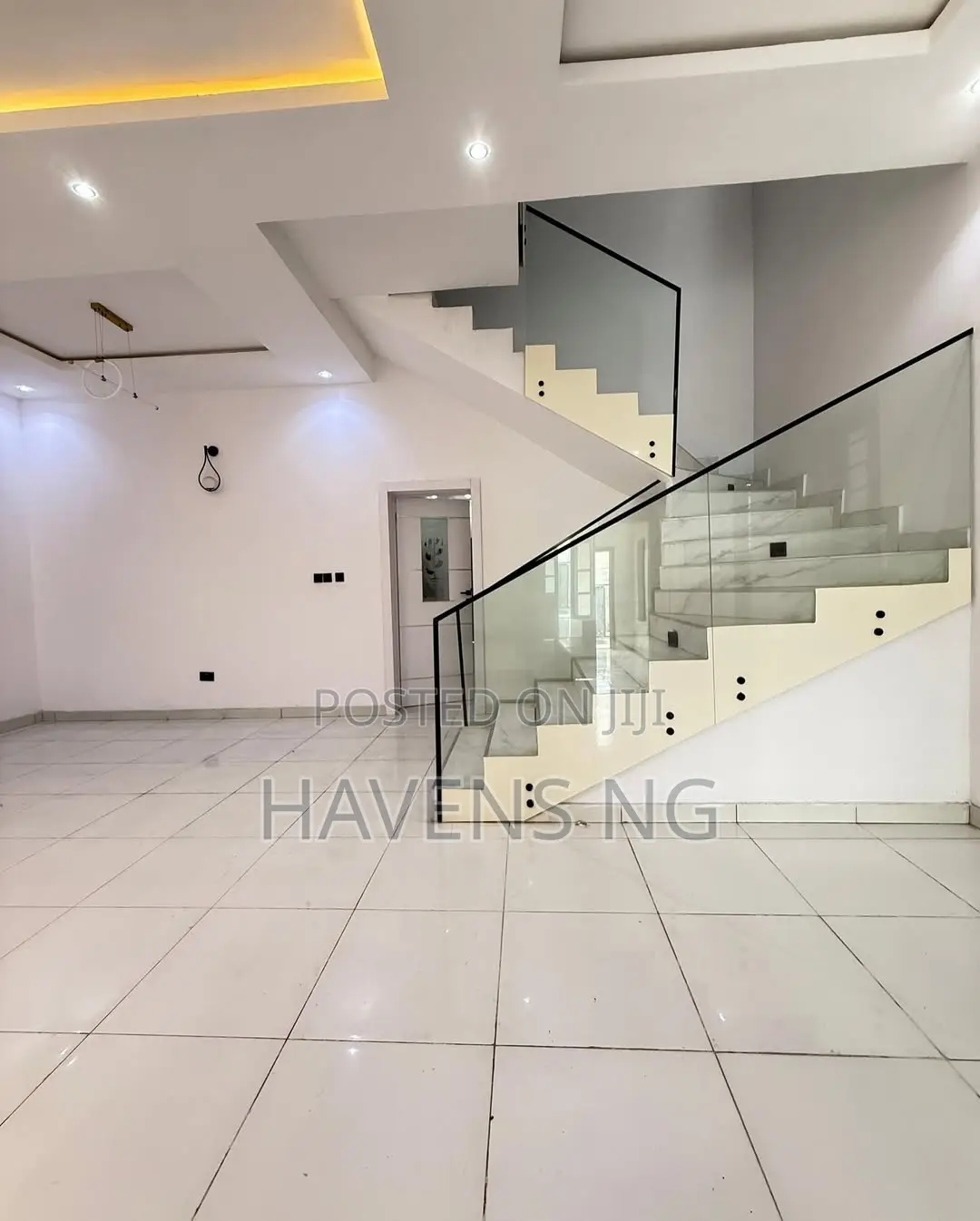 5bdrm Duplex in Chevron for sale in Chevron