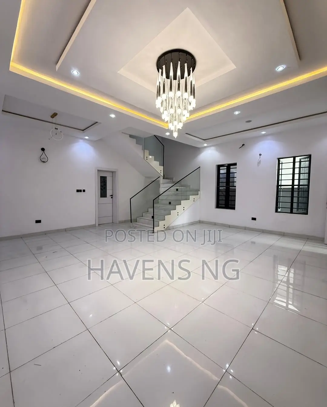5bdrm Duplex in Chevron for sale in Chevron