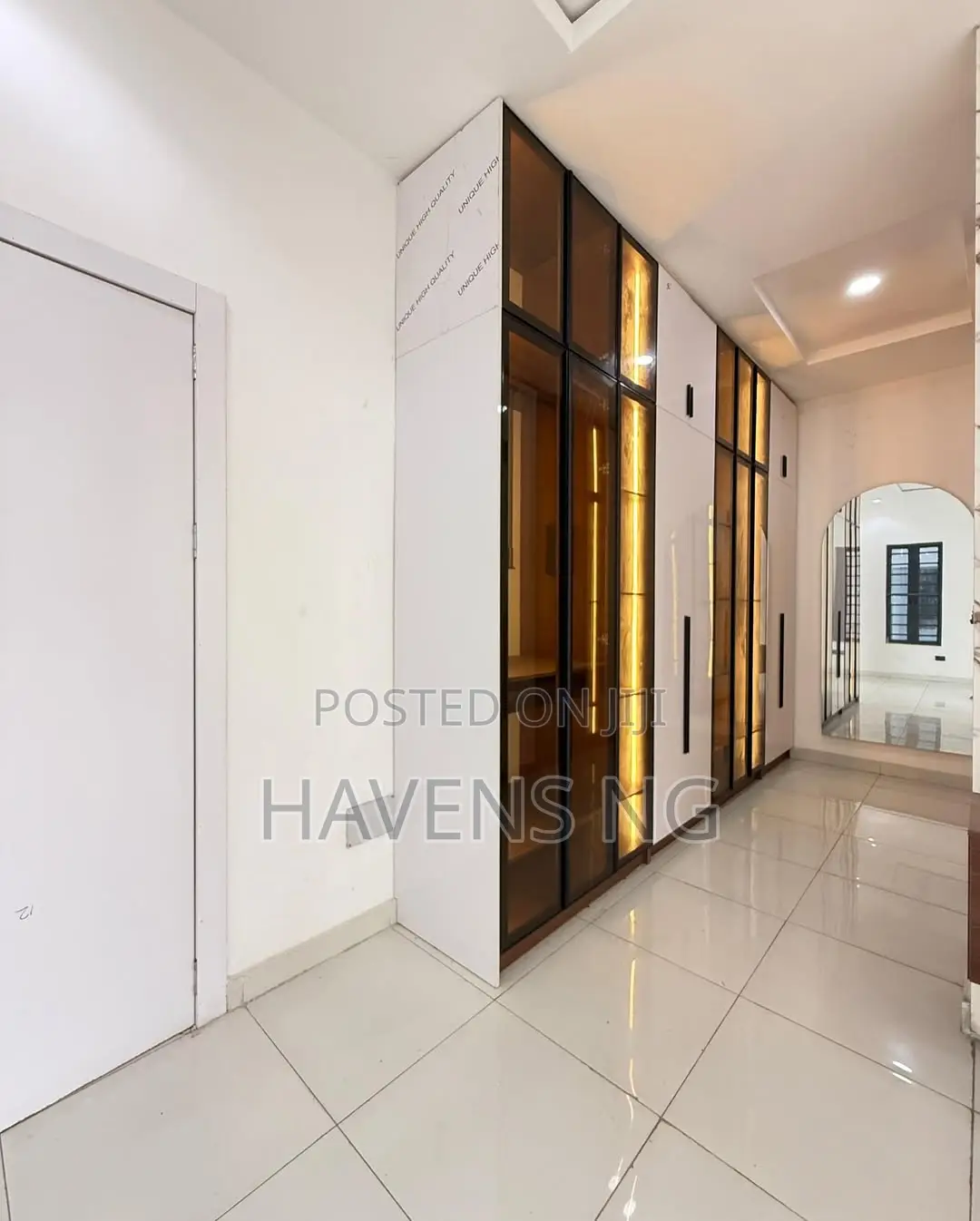5bdrm Duplex in Chevron for sale in Chevron