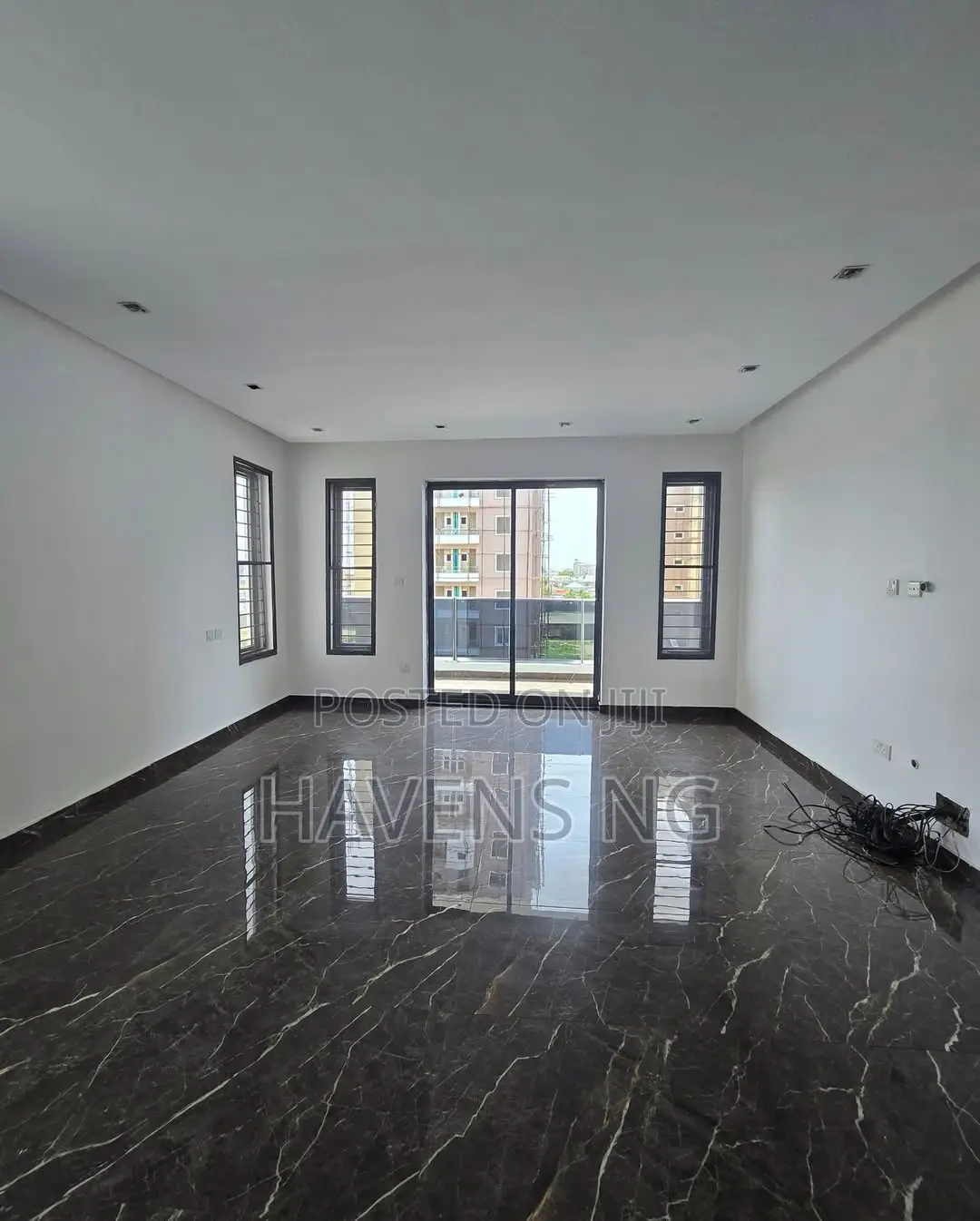 5bdrm Duplex in Ikate for sale in Ikate
