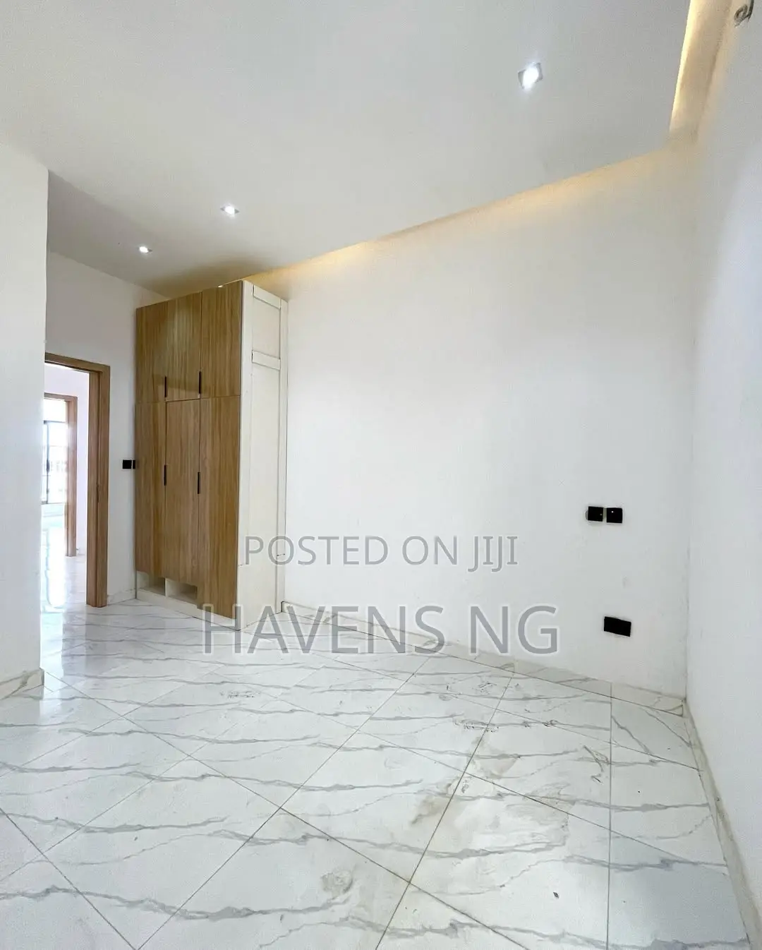 4bdrm Duplex in Ikota for sale in Ikota