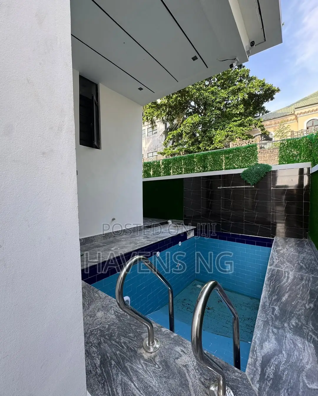 5bdrm Duplex in Chevron for sale in Chevron