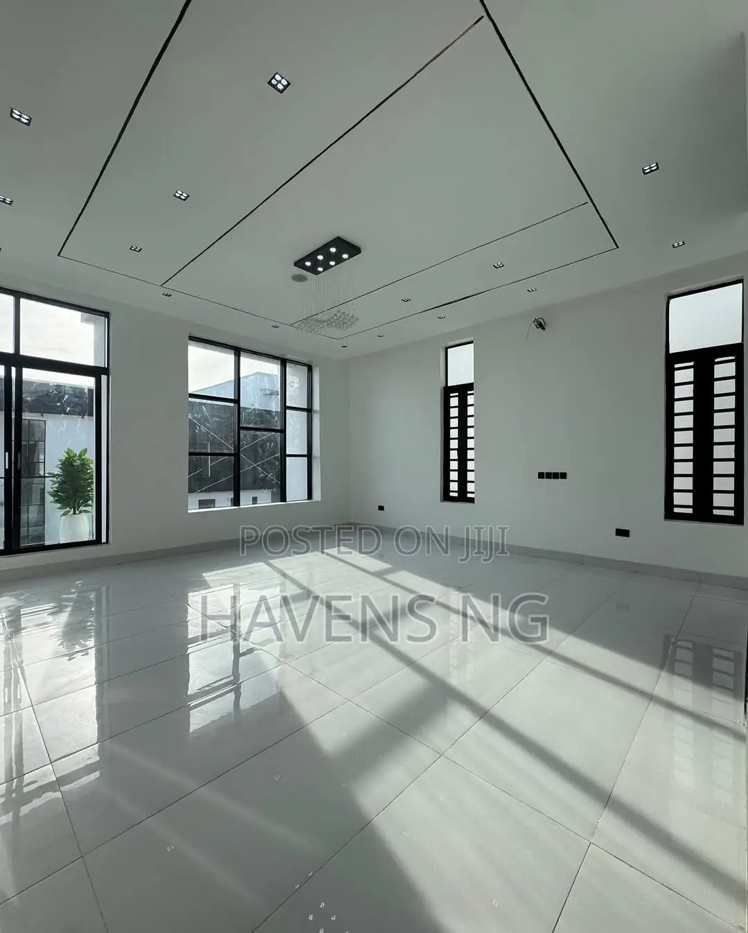 5bdrm Duplex in Chevron for sale in Chevron