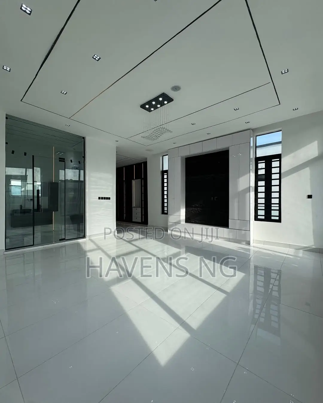 5bdrm Duplex in Chevron for sale in Chevron