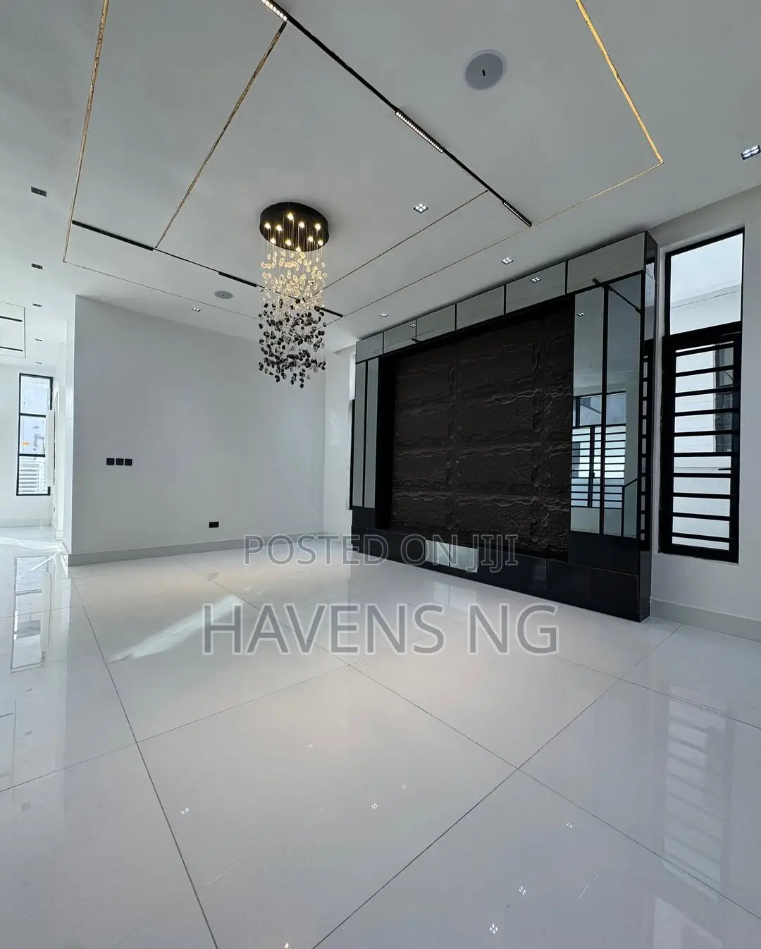 5bdrm Duplex in Chevron for sale in Chevron