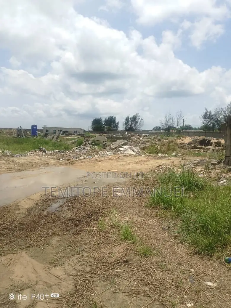 Standard Nice 320sqm Half Plot in a Good Area in Chevron