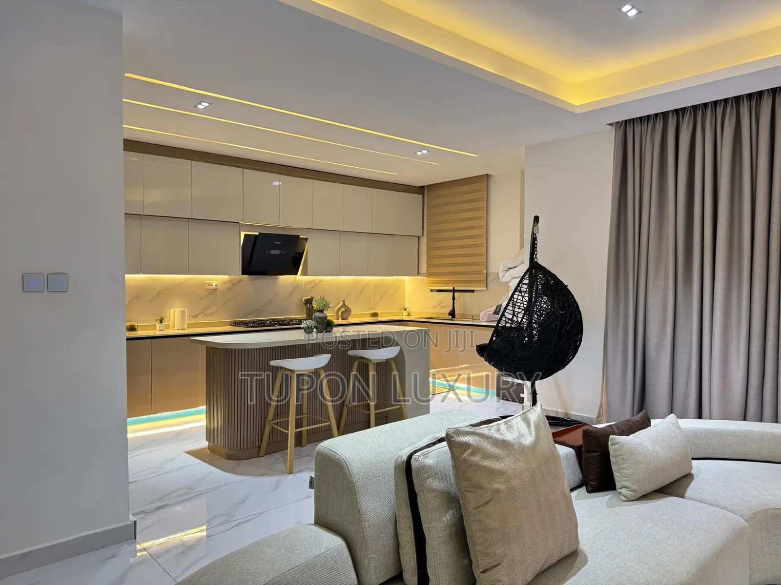 2bedroom With Pool, Ps5, Automated Curtains Fancy Mirrors in Lagos State