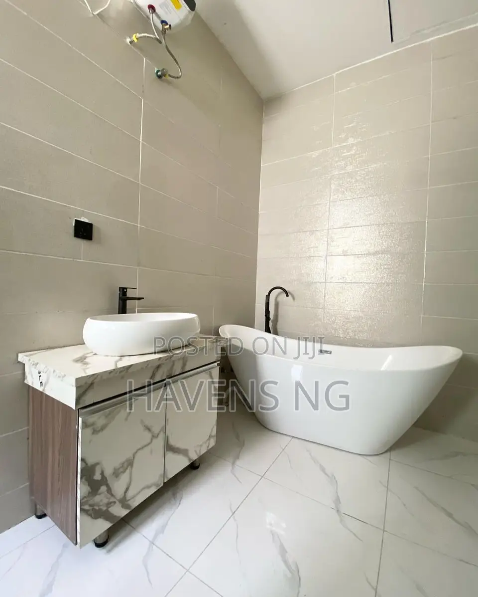 5bdrm Duplex in Lekki Phase 1 for sale in Lekki Phase 1
