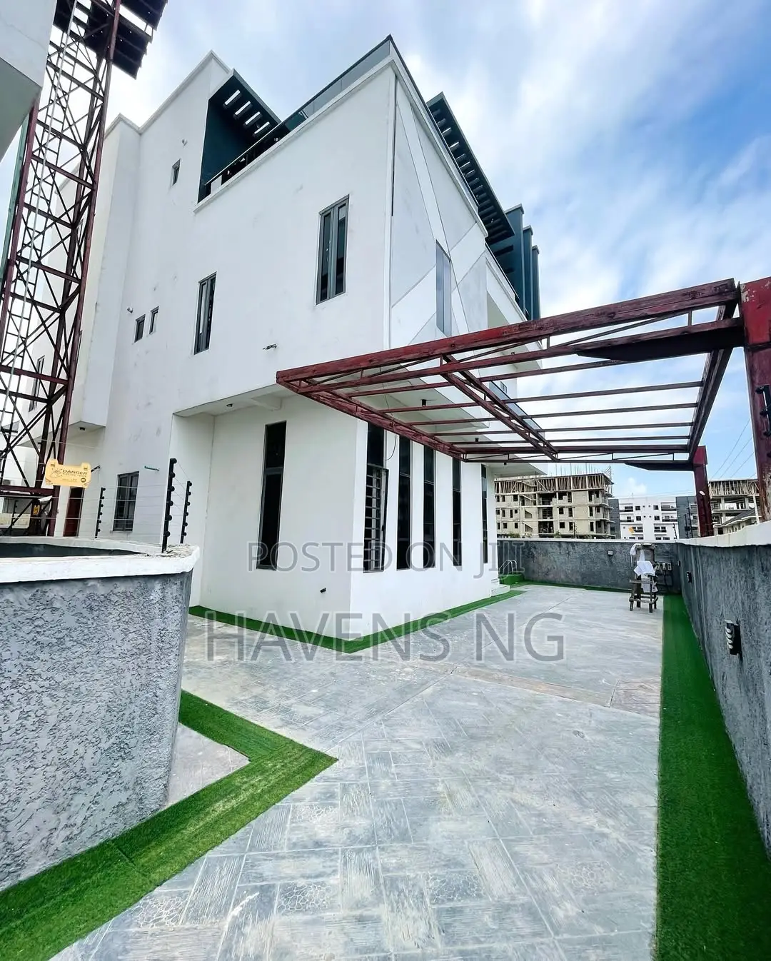 6bdrm Duplex in Ikate for sale in Ikate