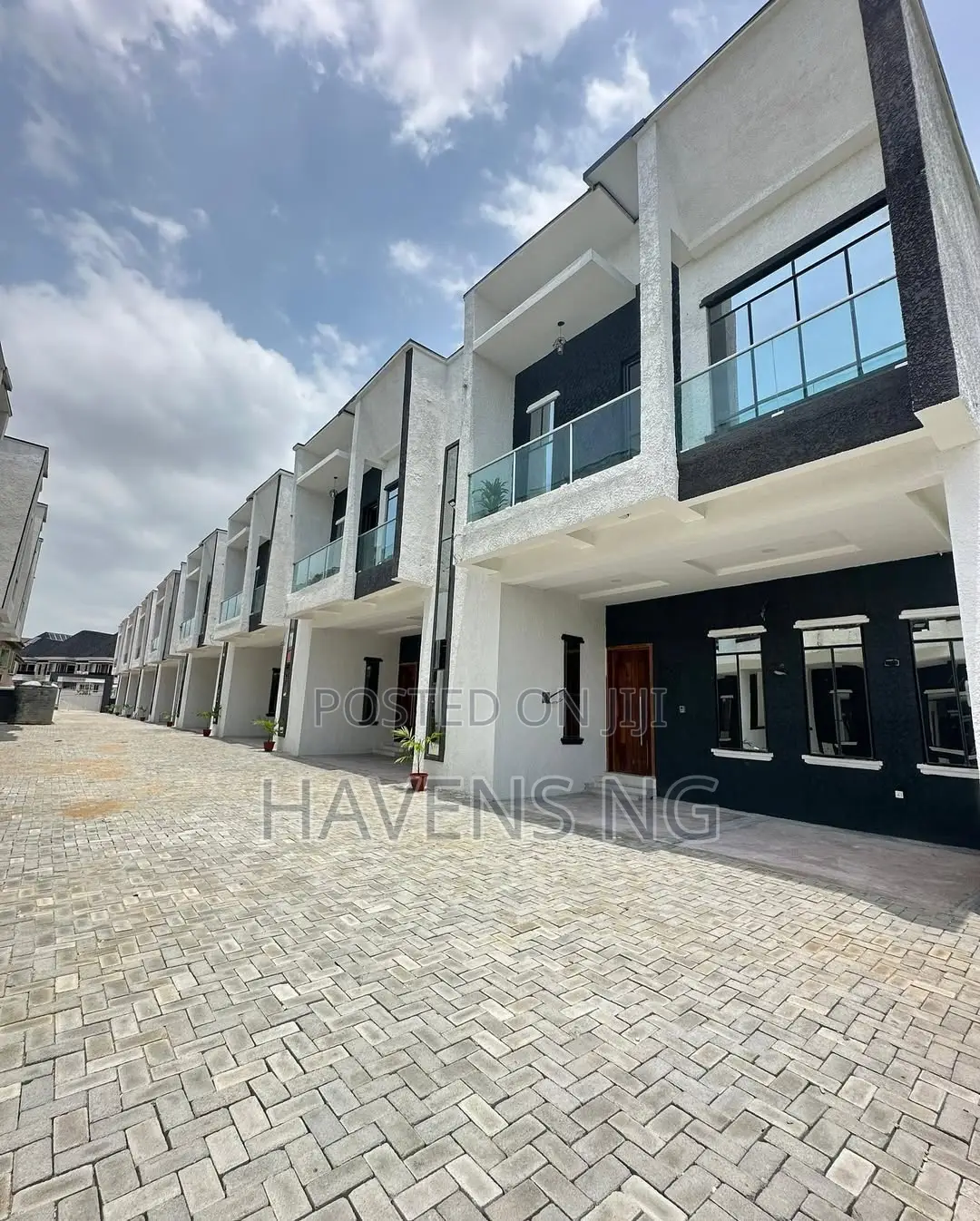 4bdrm Duplex in Ikota for sale in Ikota