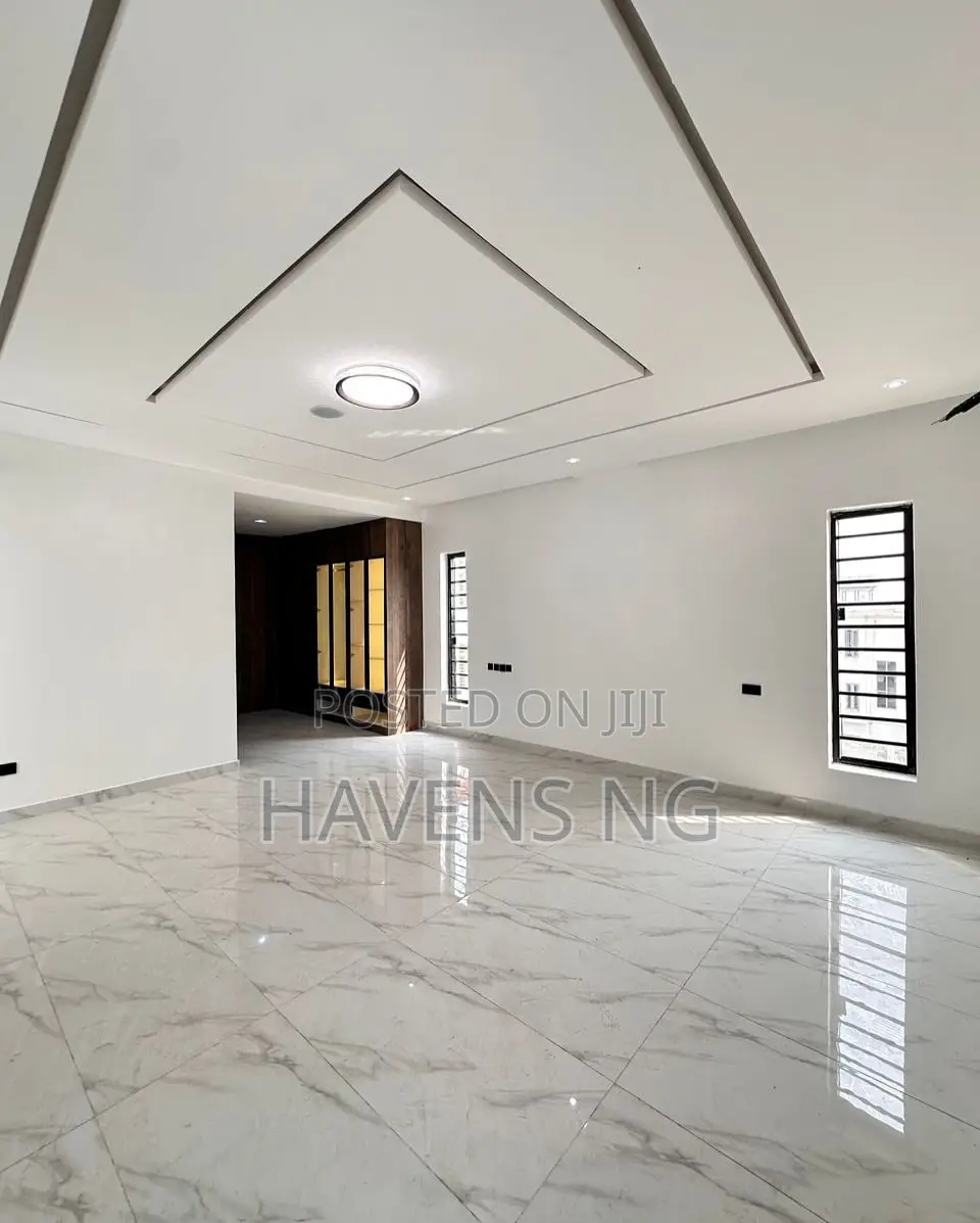 5bdrm Duplex in Osapa london for sale in Osapa london