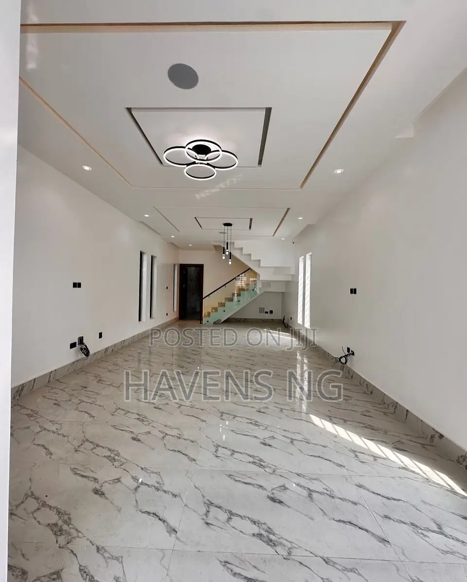 5bdrm Duplex in Osapa london for sale in Osapa london