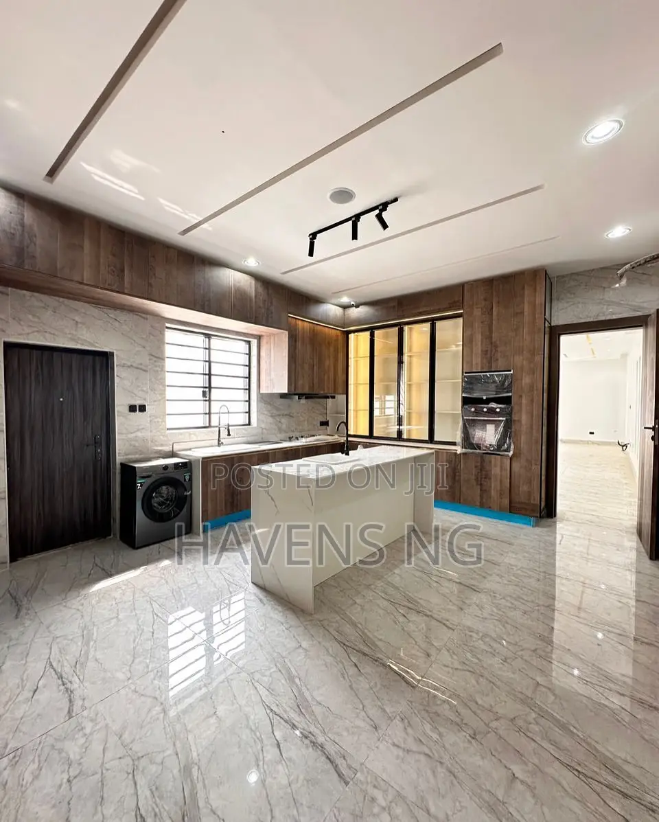 5bdrm Duplex in Osapa london for sale in Osapa london