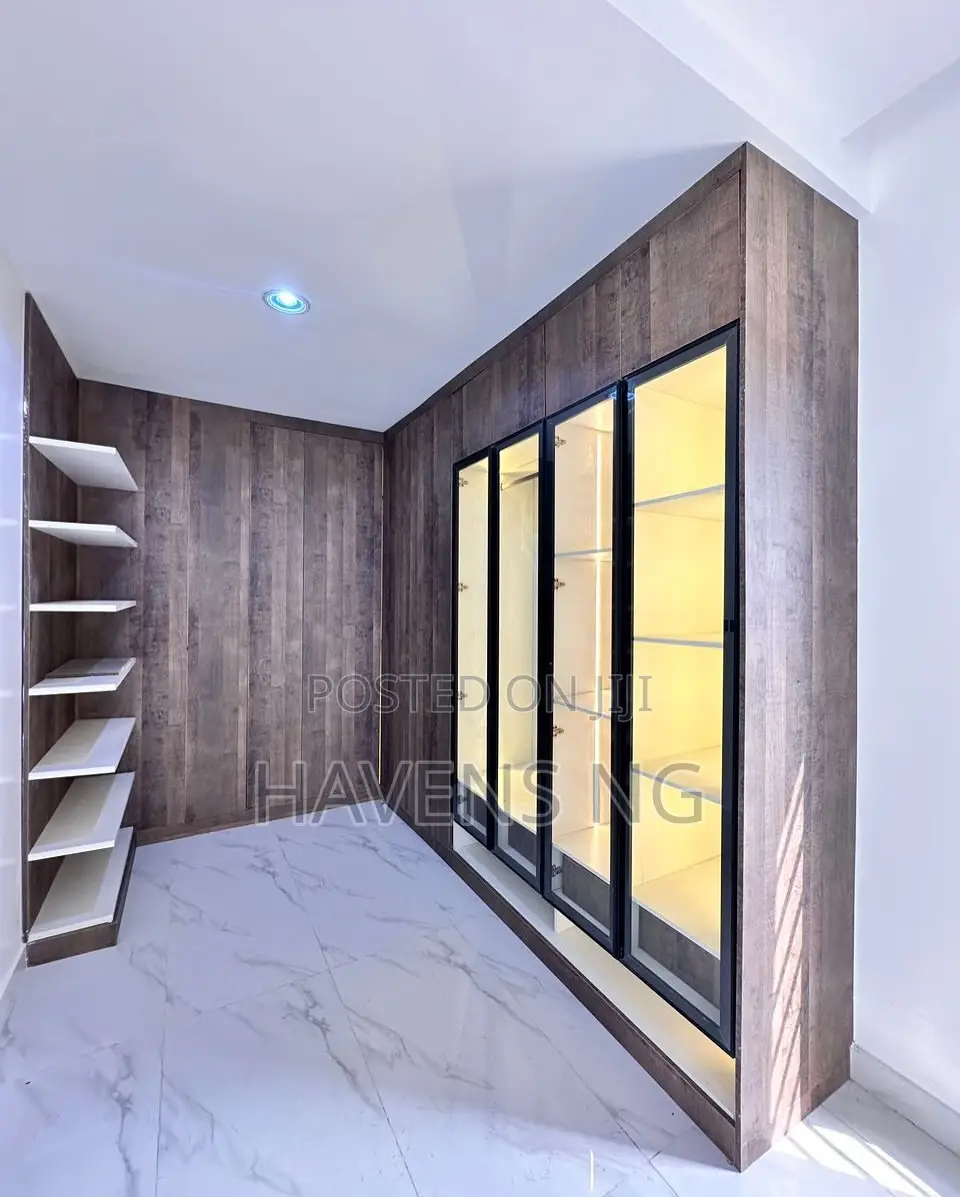 5bdrm Duplex in Osapa london for sale in Osapa london