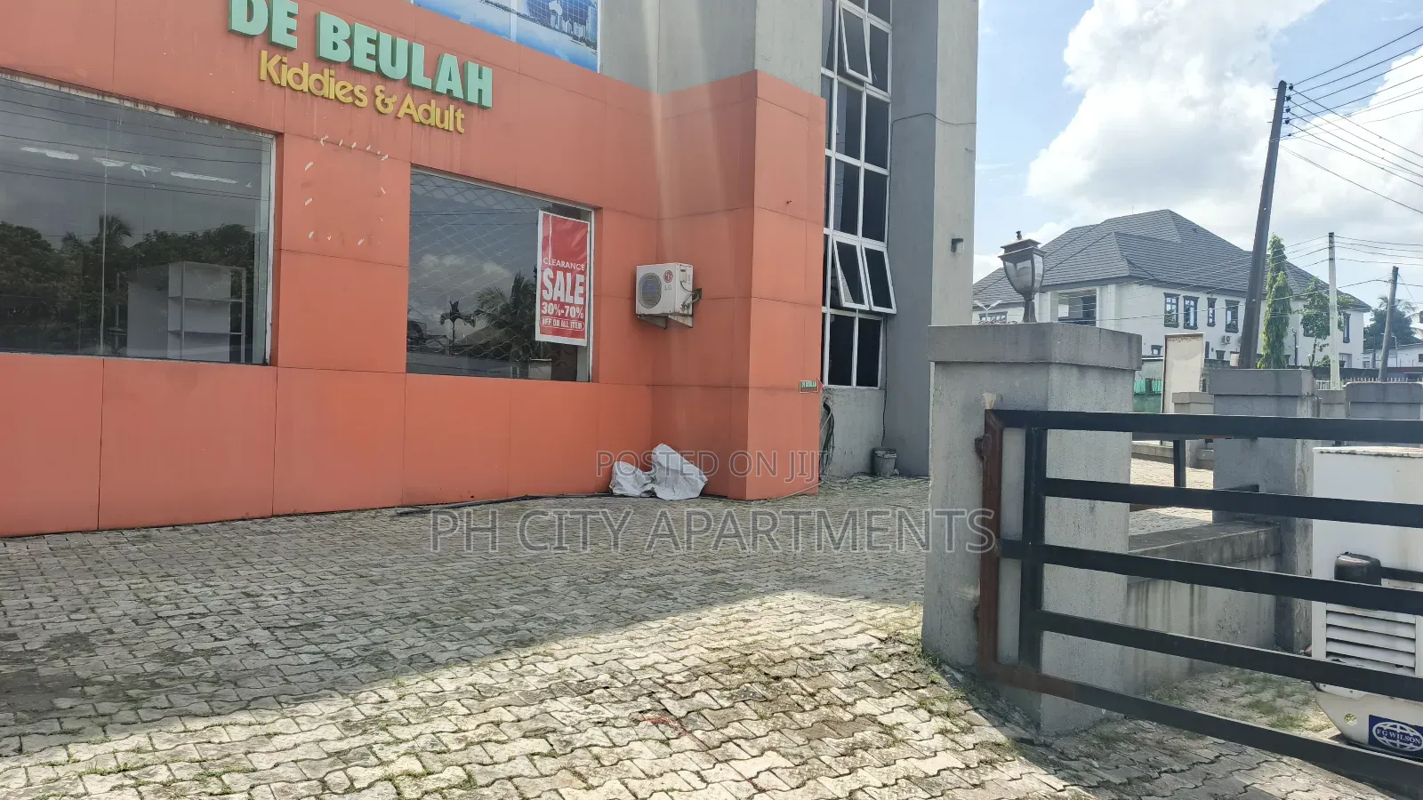 Shop Space in GRA Phase 2 / Port-Harcourt
