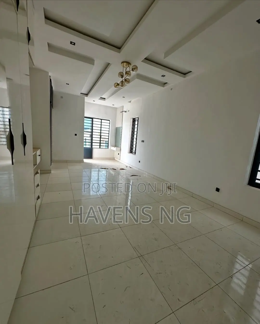 5bdrm Duplex in Chevron for sale in Chevron