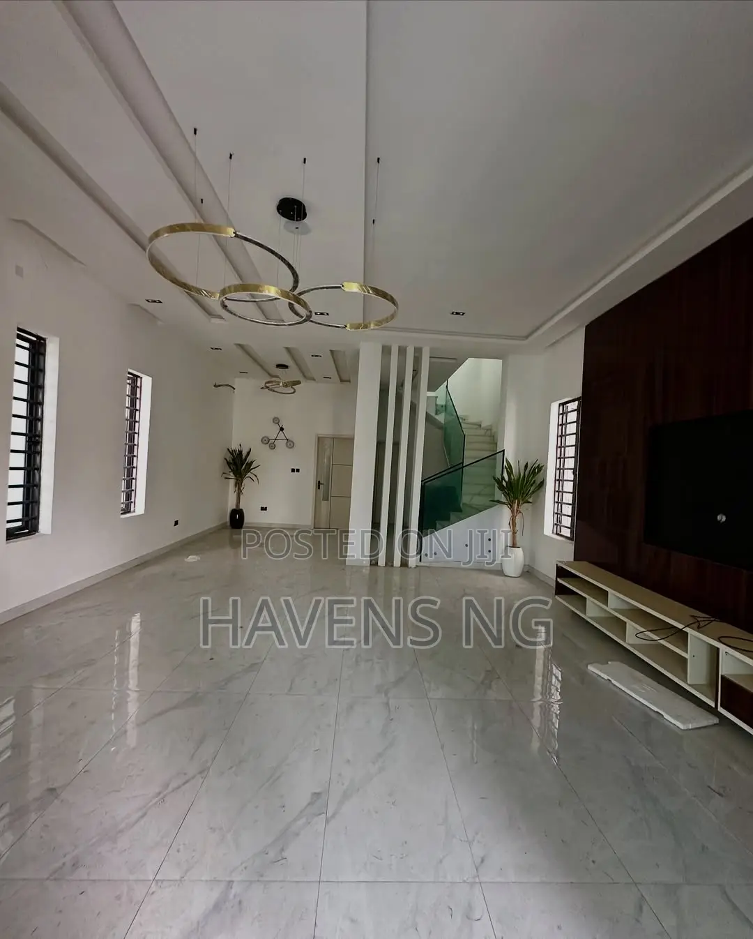 5bdrm Duplex in Chevron for sale in Chevron