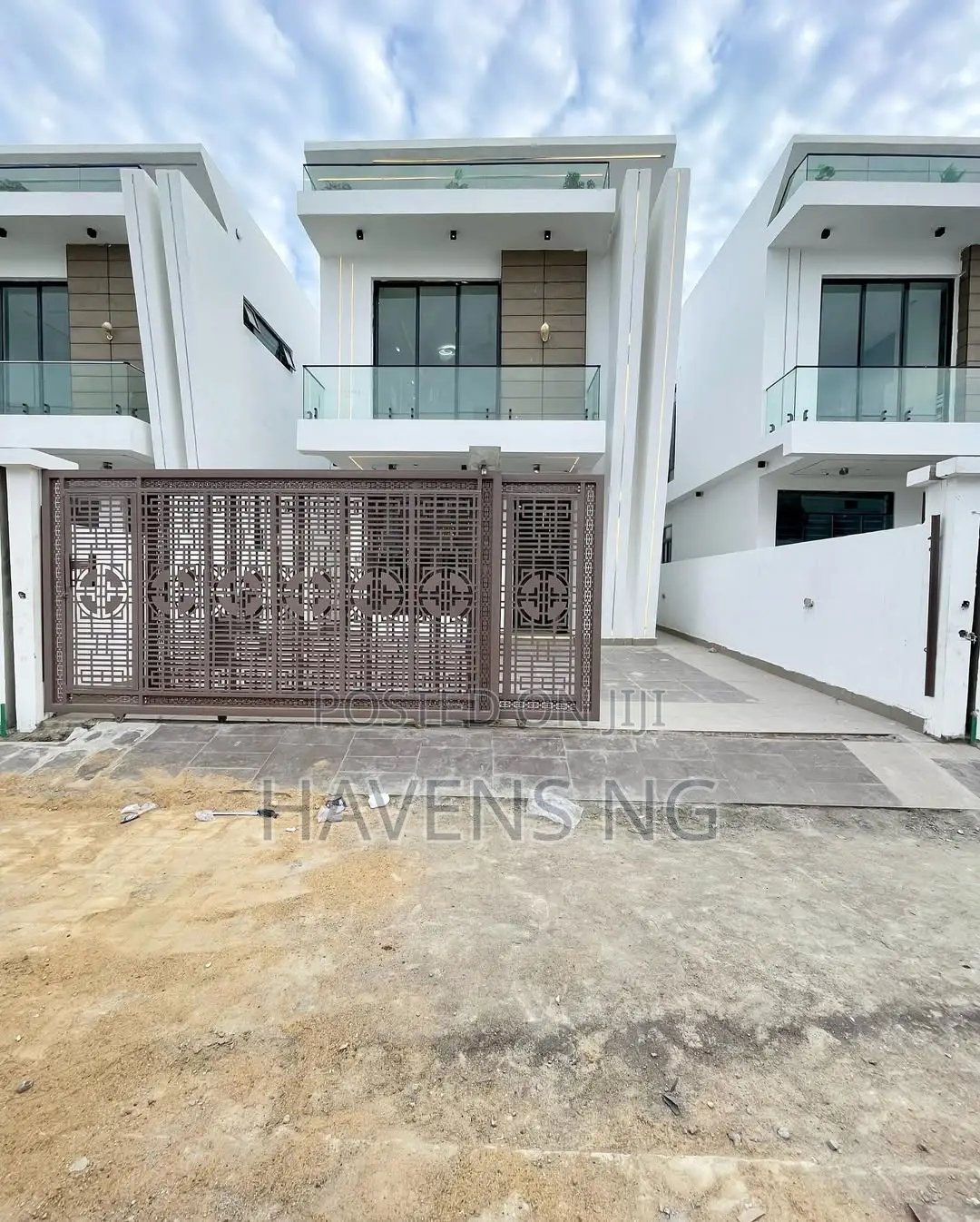 4bdrm Duplex in Epe Road for sale in Epe Road