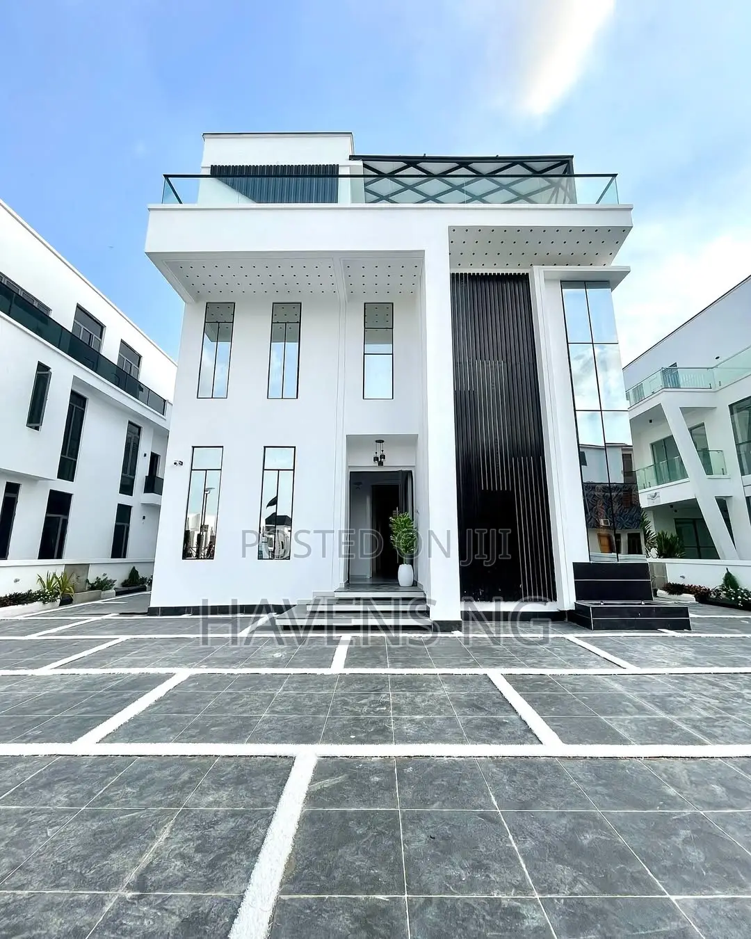 5bdrm Duplex in Osapa london for sale in Osapa london