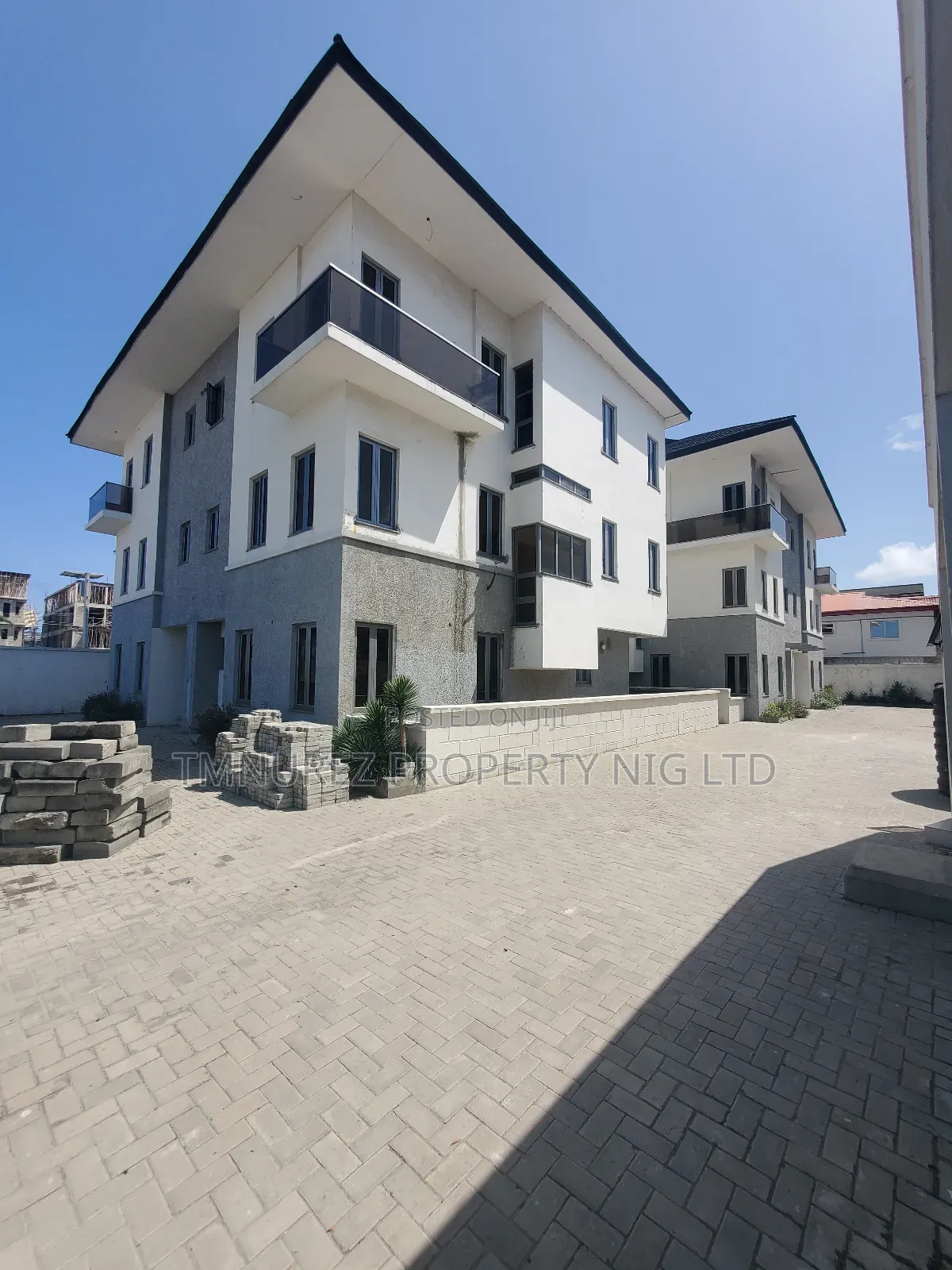 4bdrm Duplex in Lekki Phase1 for sale in Lekki Phase 1