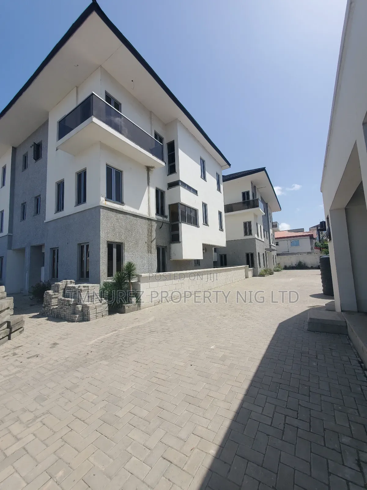4bdrm Duplex in Lekki Phase1 for sale in Lekki Phase 1