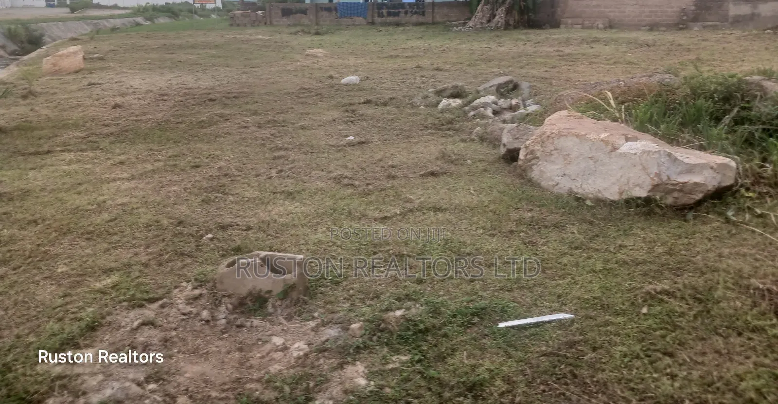 Land Measuring About 700sm in Ibadan