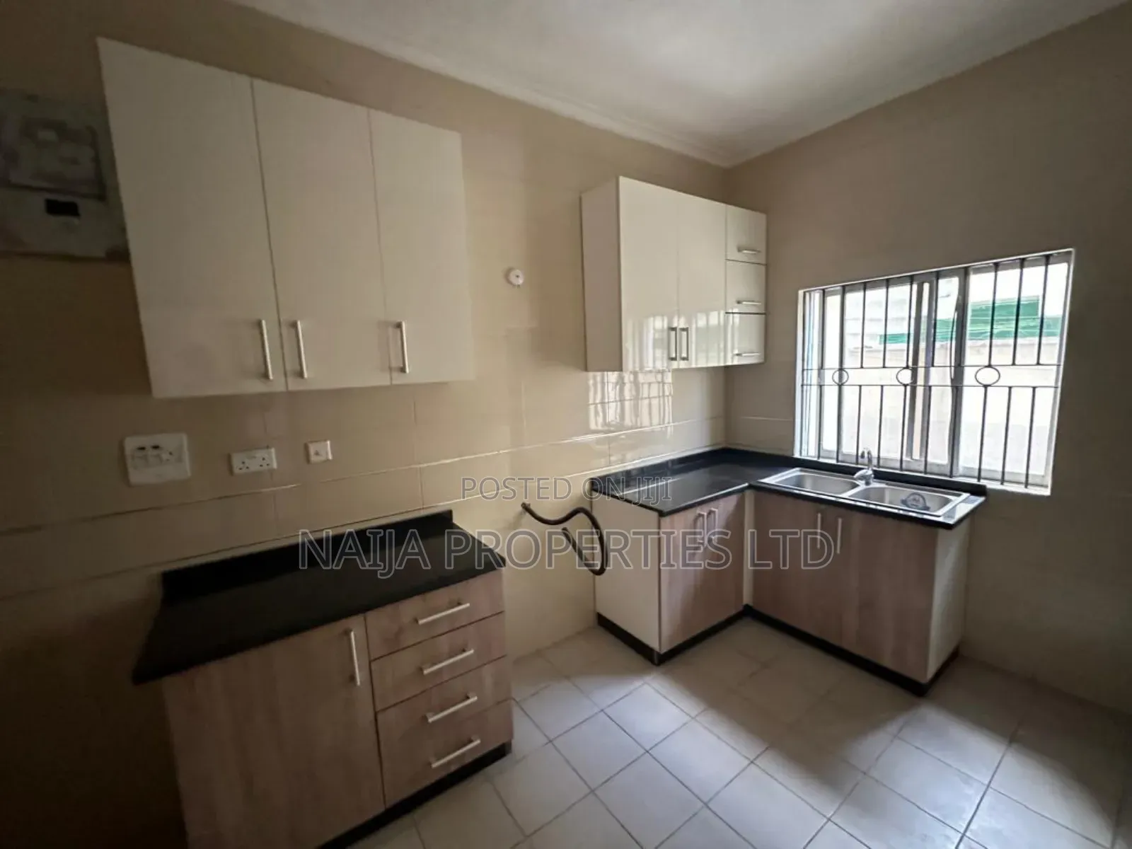 5 No's of 3bed Flat With 1 No's of 2bed Flat at Ikota , Lekki in Lekki