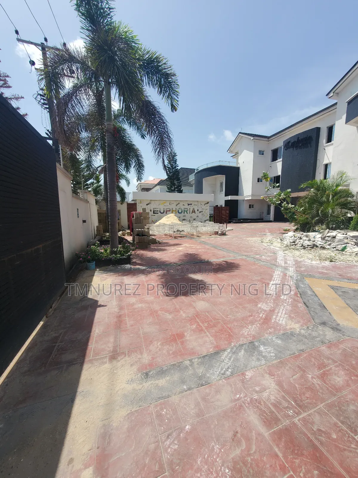 Club Space Comercial House for Rent in Lekki Phase 1
